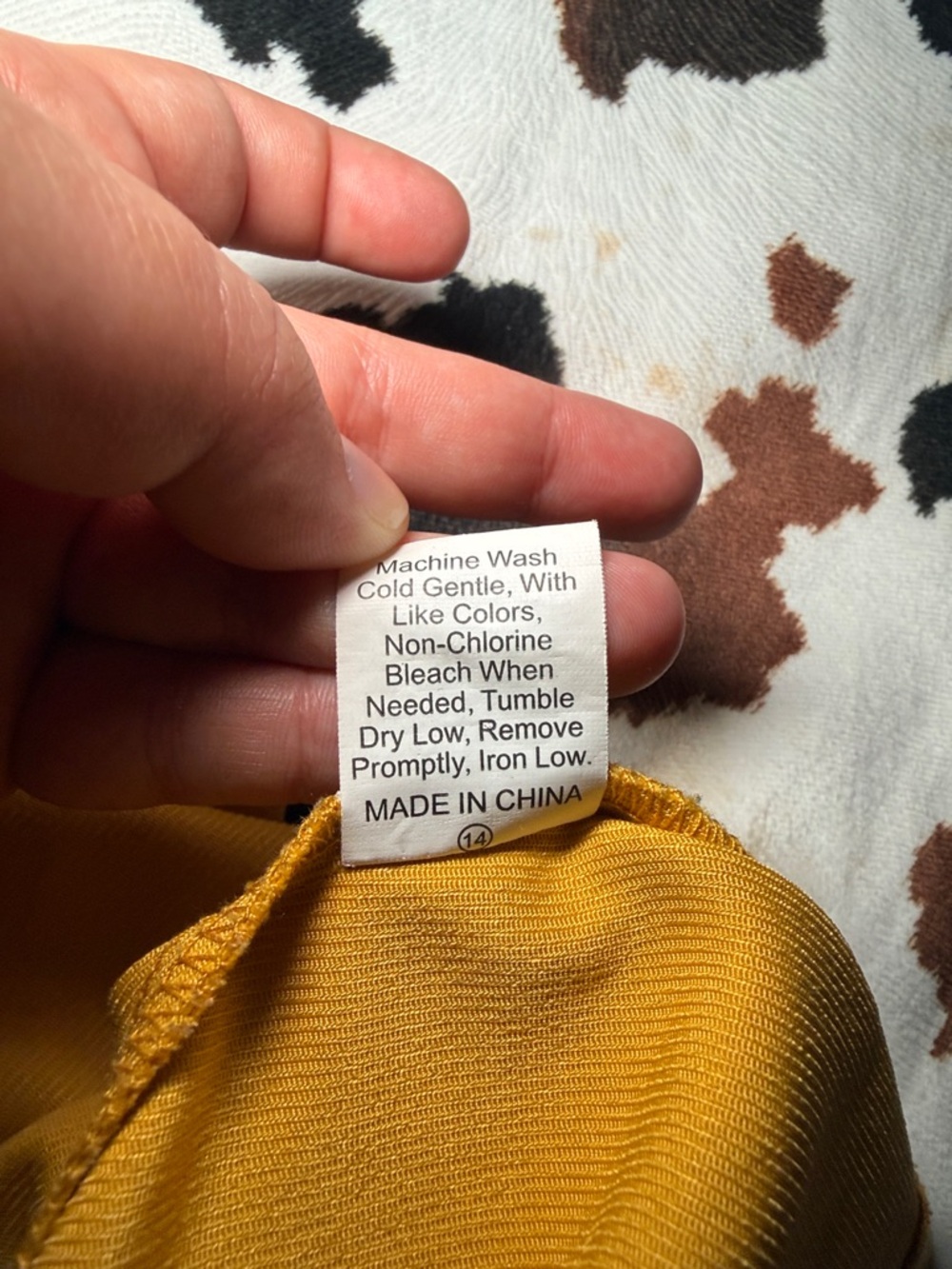 ROMWE Yellow Button Down Crop Top Size Large - Picture 5 of 6